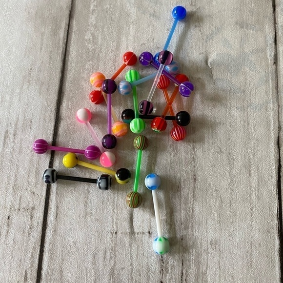 Bundle of tongue rings - Picture 1 of 7